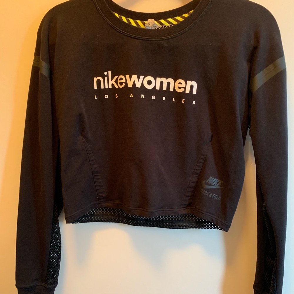 Cropped Nike longsleeve size small
